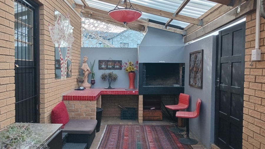 4 Bedroom Property for Sale in Bettys Bay Western Cape